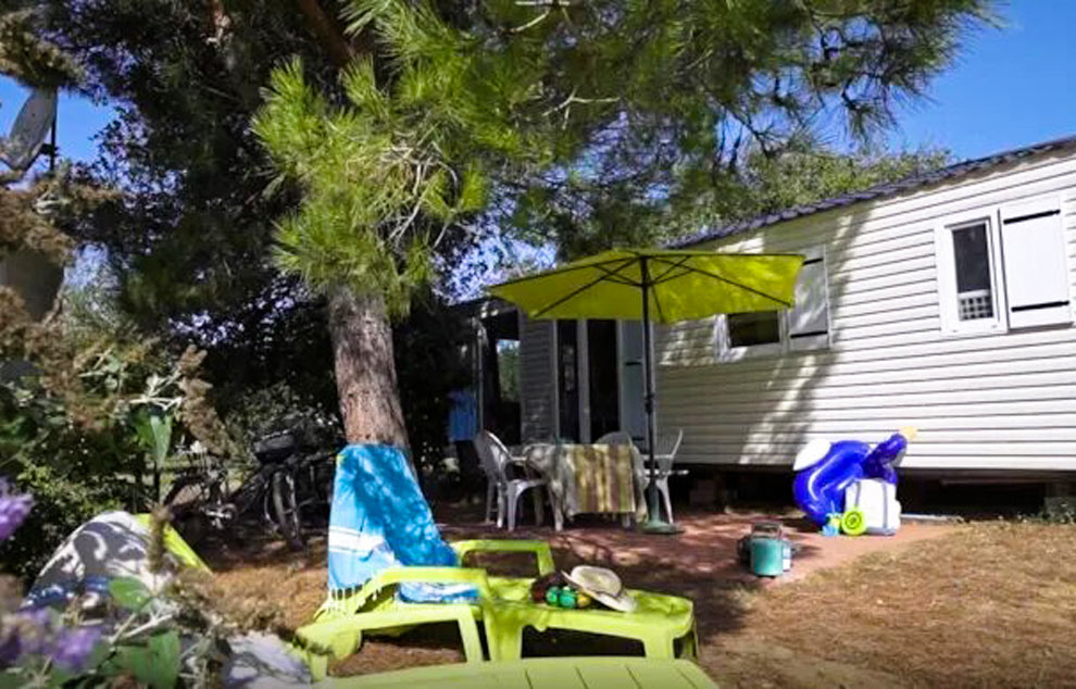 Cottage Grand confort Florès mit überdachter Terrasse