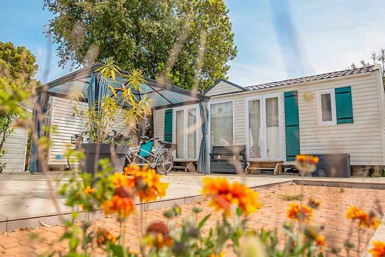 Terrasse couverte mobile home île blanche camping