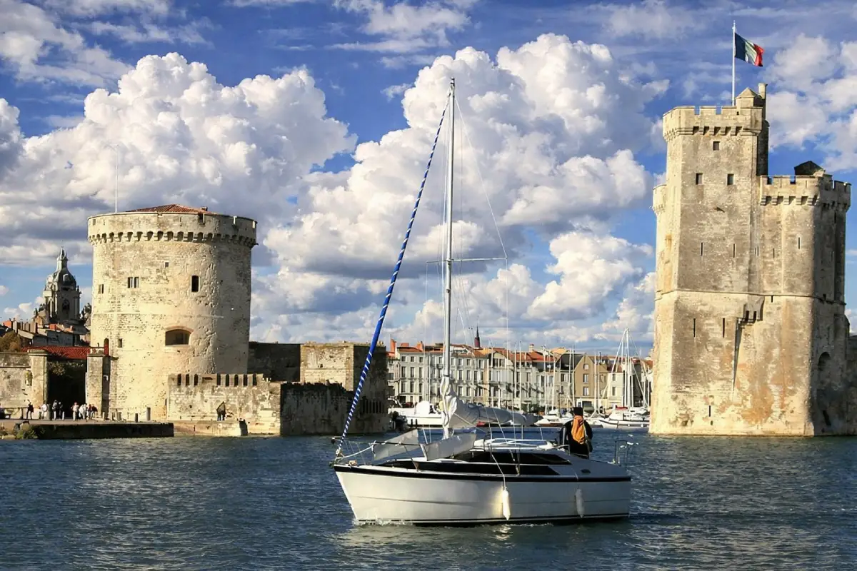 Port historique de La Rochelle avec les tours médiévales